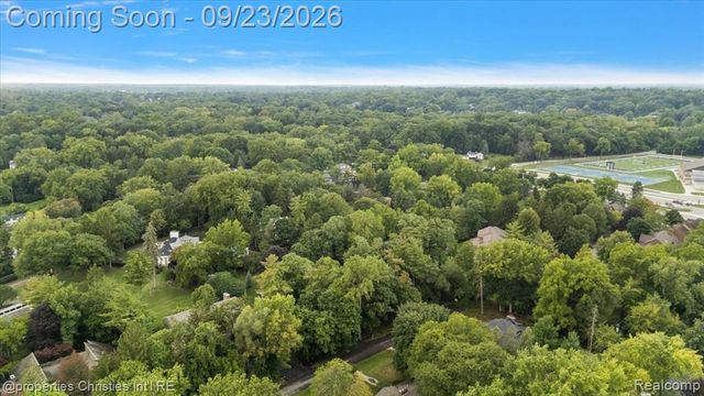 5640 Kolly Road, Bloomfield Hills, MI 48301