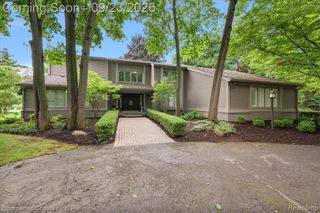 5640 Kolly Road, Bloomfield Hills, MI 48301