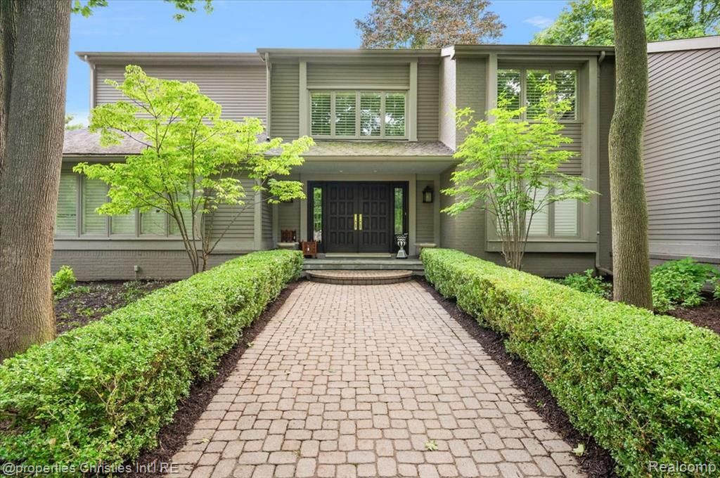5640 Kolly Road, Bloomfield Hills, MI 48301