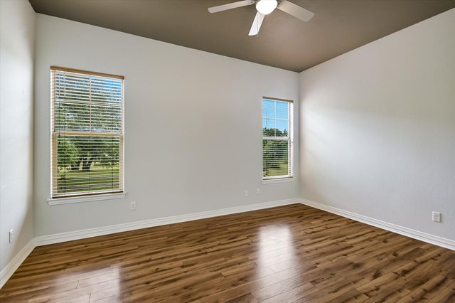 101 Paloma PL, Liberty Hill, TX 78642