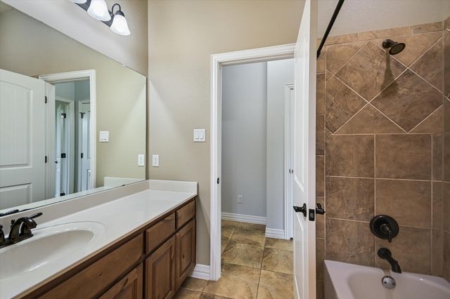 101 Paloma PL, Liberty Hill, TX 78642