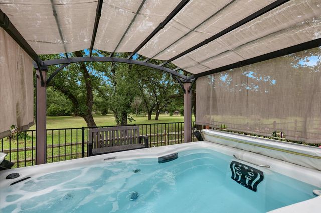 101 Paloma PL, Liberty Hill, TX 78642