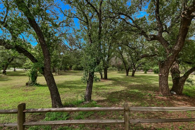 101 Paloma PL, Liberty Hill, TX 78642