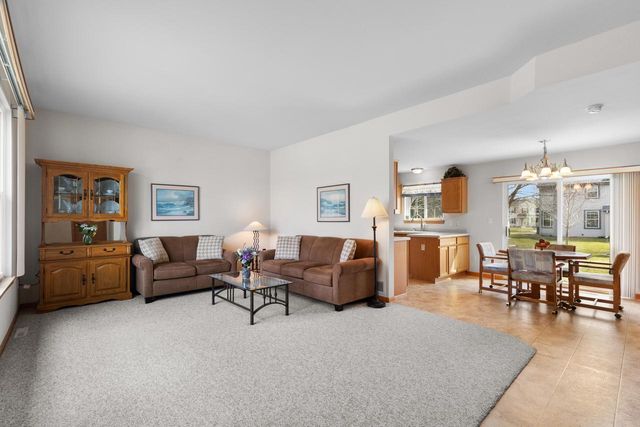 3745 Stillwater CIRCLE, Waukesha, WI 53189