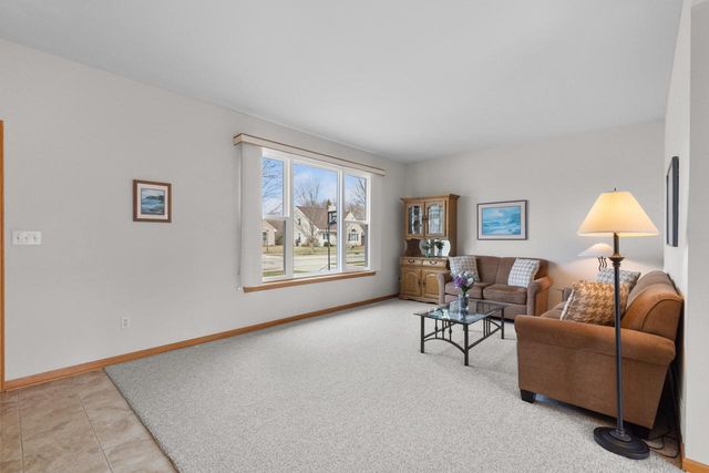 3745 Stillwater CIRCLE, Waukesha, WI 53189