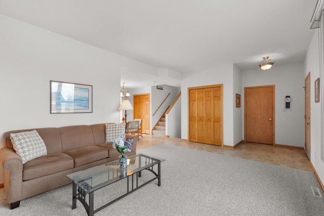 3745 Stillwater CIRCLE, Waukesha, WI 53189