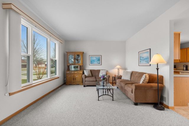 3745 Stillwater CIRCLE, Waukesha, WI 53189