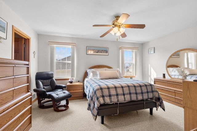 3745 Stillwater CIRCLE, Waukesha, WI 53189