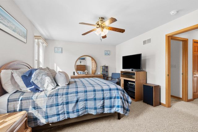 3745 Stillwater CIRCLE, Waukesha, WI 53189