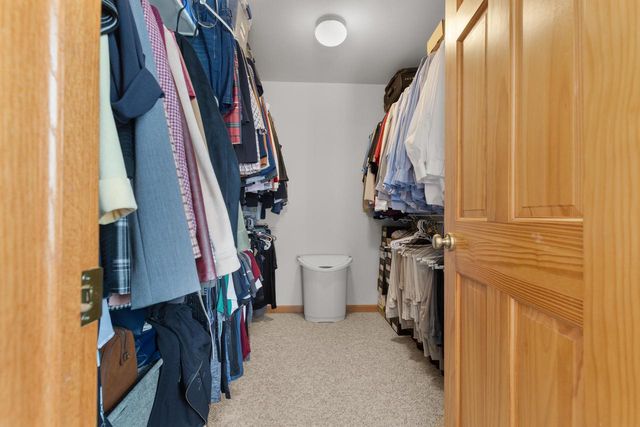 3745 Stillwater CIRCLE, Waukesha, WI 53189