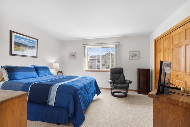 3745 Stillwater CIRCLE, Waukesha, WI 53189