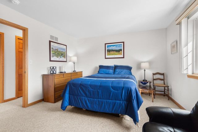 3745 Stillwater CIRCLE, Waukesha, WI 53189