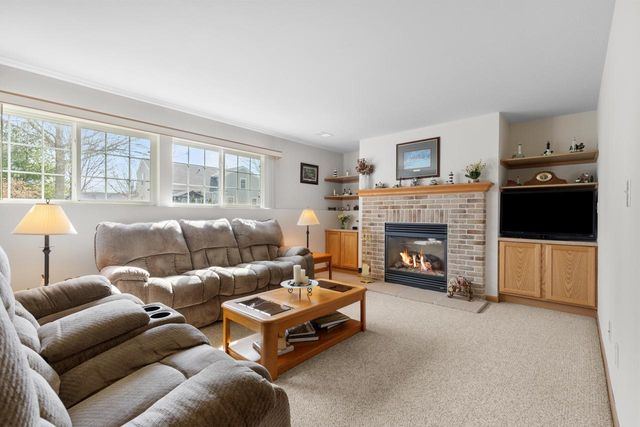 3745 Stillwater CIRCLE, Waukesha, WI 53189