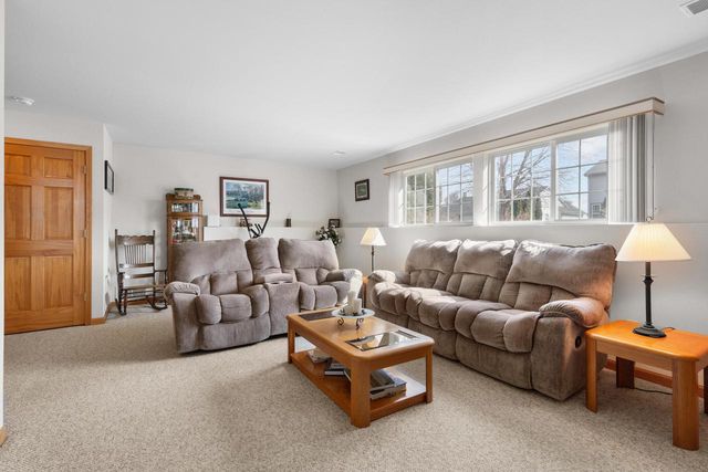 3745 Stillwater CIRCLE, Waukesha, WI 53189