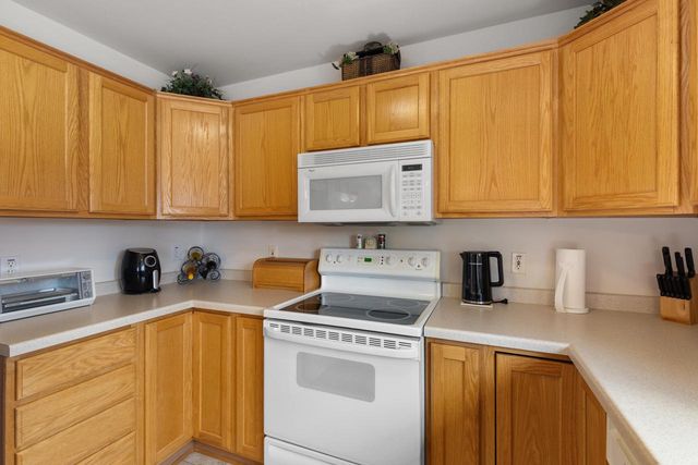 3745 Stillwater CIRCLE, Waukesha, WI 53189