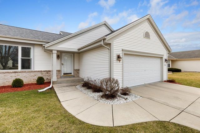 3745 Stillwater CIRCLE, Waukesha, WI 53189