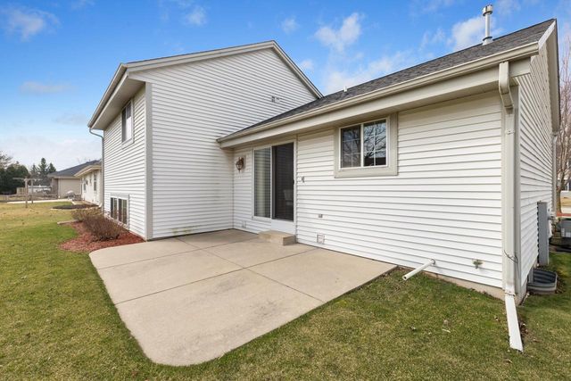 3745 Stillwater CIRCLE, Waukesha, WI 53189