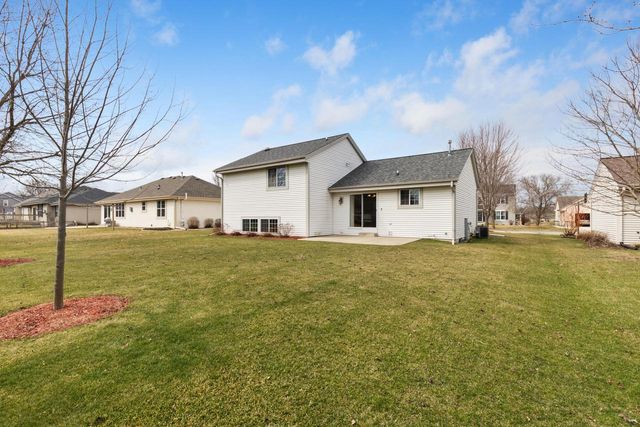 3745 Stillwater CIRCLE, Waukesha, WI 53189