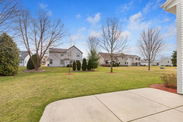 3745 Stillwater CIRCLE, Waukesha, WI 53189