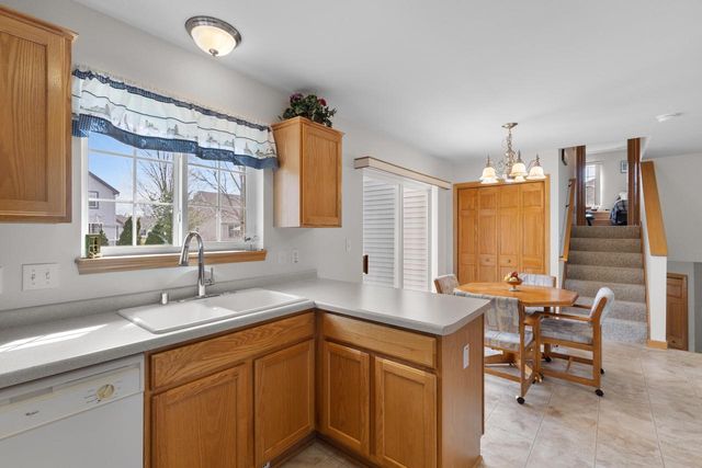 3745 Stillwater CIRCLE, Waukesha, WI 53189