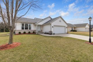 3745 Stillwater CIRCLE, Waukesha, WI 53189