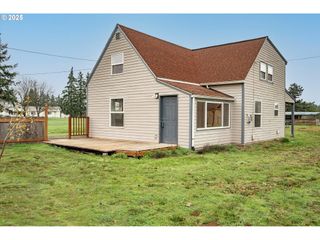 352 Ne POLK STATION Rd, Dallas, OR 97338