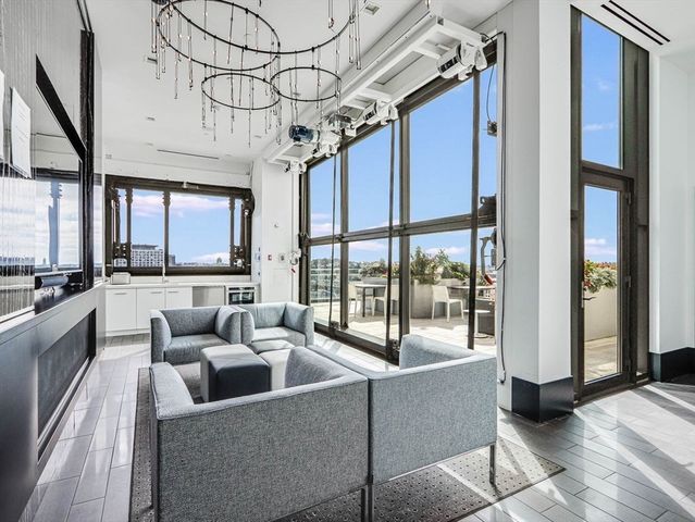 40 Traveler St 303, Boston, MA 02118