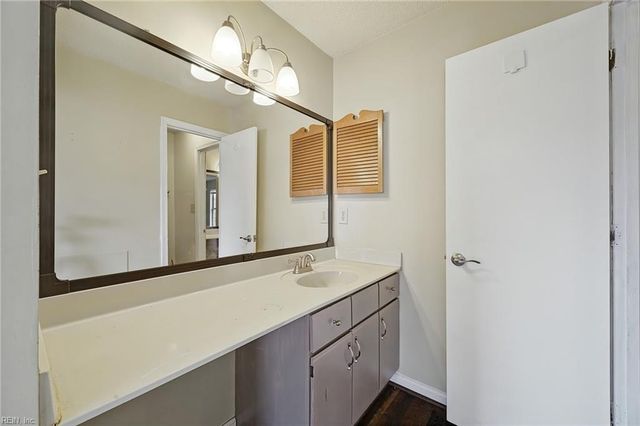 12 Saxony PL, Hampton, VA 23669