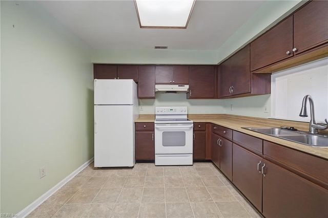 12 Saxony PL, Hampton, VA 23669