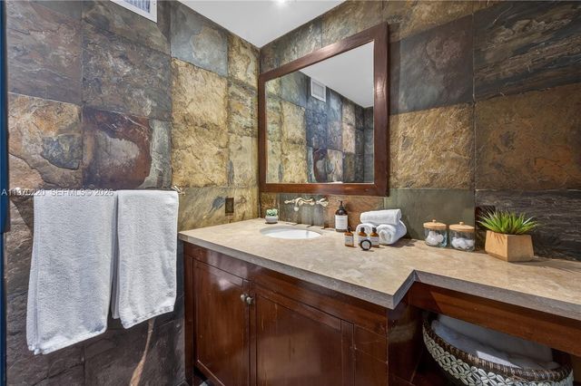 14 W San Marino Dr, Miami Beach, FL 33139