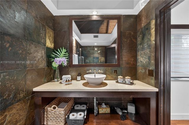 14 W San Marino Dr, Miami Beach, FL 33139