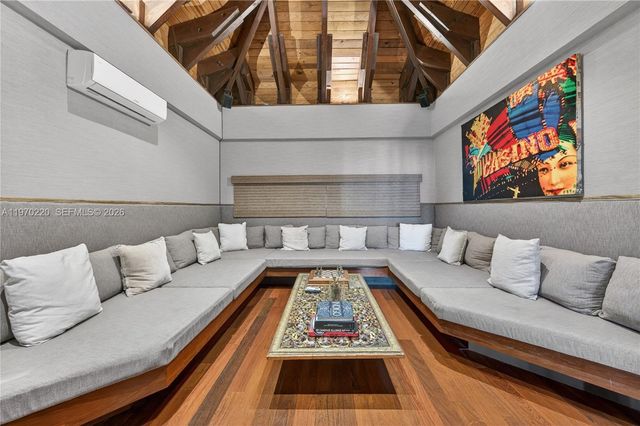 14 W San Marino Dr, Miami Beach, FL 33139