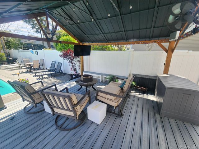 3654 Locust Avenue, Seaford, NY 11783