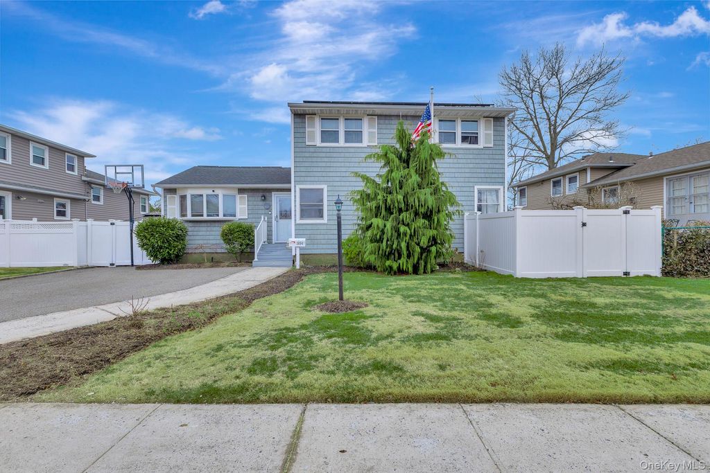 3654 Locust Avenue, Seaford, NY 11783