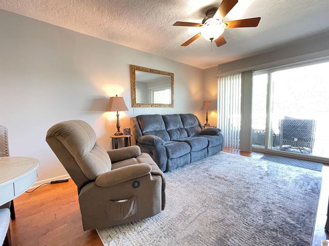 88 Deer Lake Lane, Unit 2, Murray, KY 42071