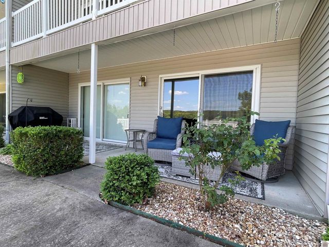 88 Deer Lake Lane, Unit 2, Murray, KY 42071