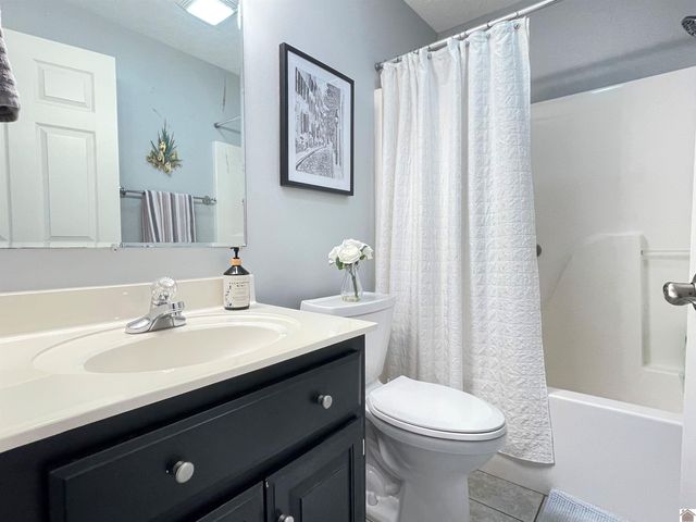 88 Deer Lake Lane, Unit 2, Murray, KY 42071