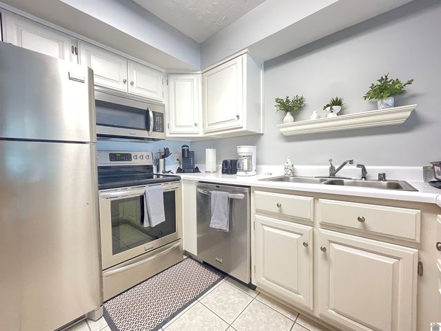 88 Deer Lake Lane, Unit 2, Murray, KY 42071