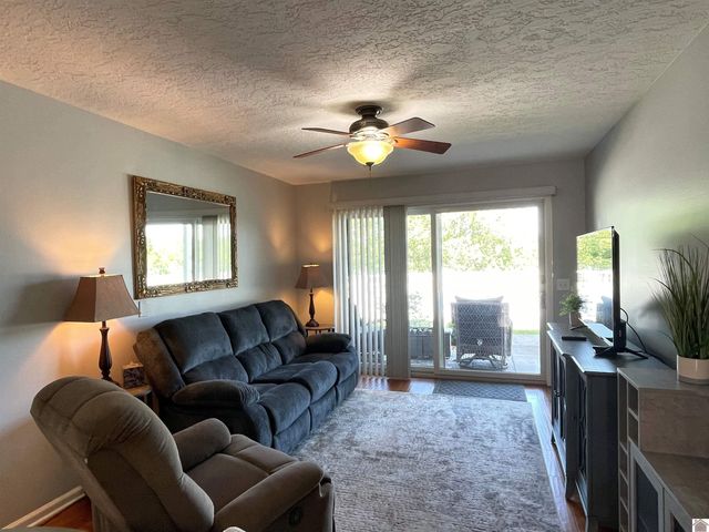 88 Deer Lake Lane, Unit 2, Murray, KY 42071
