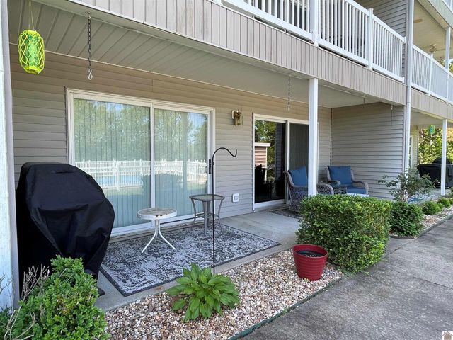 88 Deer Lake Lane, Unit 2, Murray, KY 42071