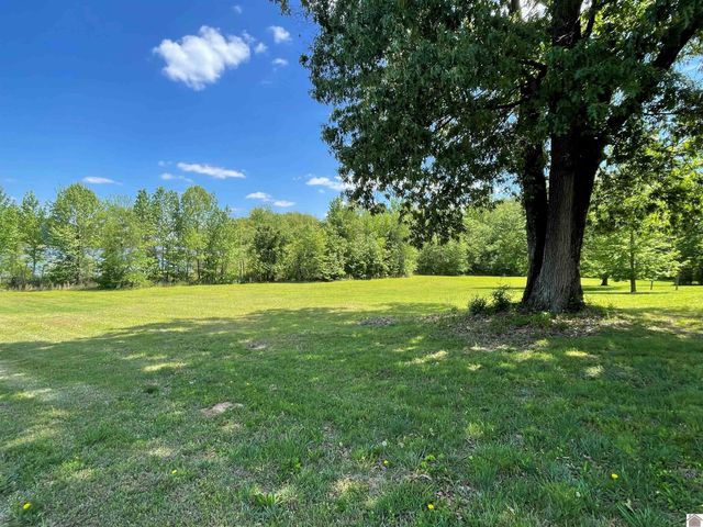 88 Deer Lake Lane, Unit 2, Murray, KY 42071