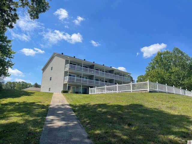 88 Deer Lake Lane, Unit 2, Murray, KY 42071