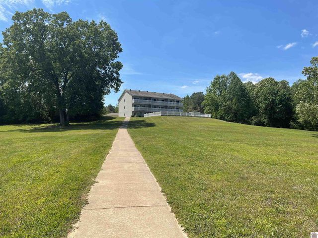 88 Deer Lake Lane, Unit 2, Murray, KY 42071