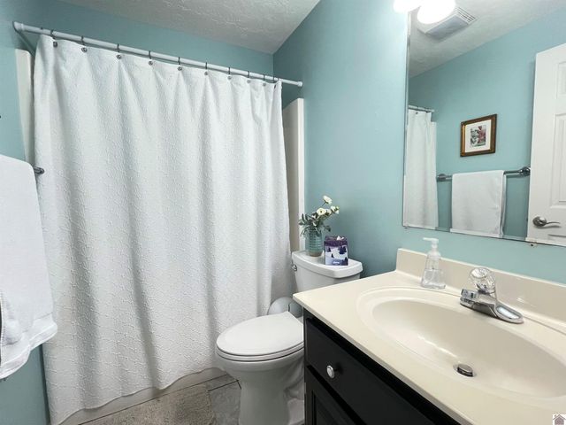 88 Deer Lake Lane, Unit 2, Murray, KY 42071