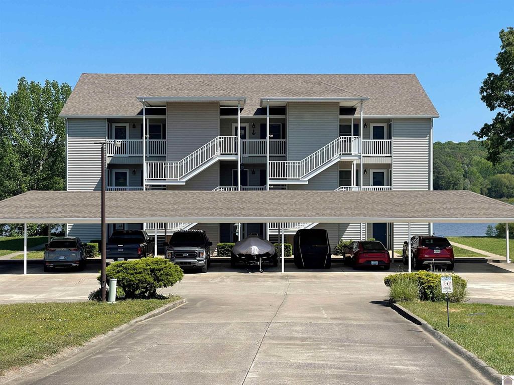 88 Deer Lake Lane, Unit 2, Murray, KY 42071