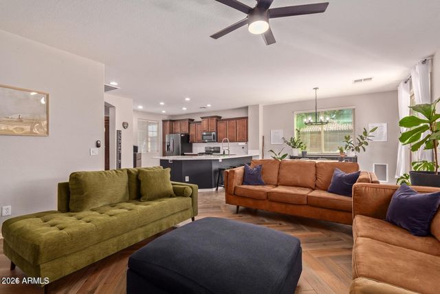 119 W LEATHERWOOD Avenue, San Tan Valley, AZ 85140