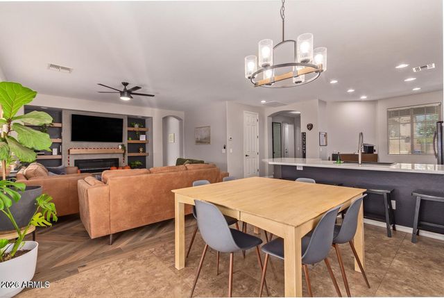 119 W LEATHERWOOD Avenue, San Tan Valley, AZ 85140