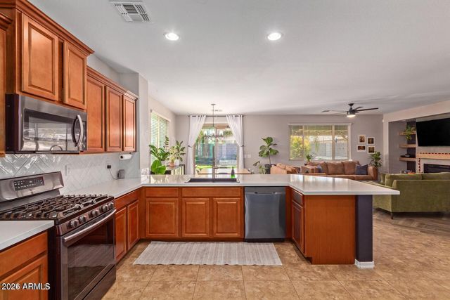 119 W LEATHERWOOD Avenue, San Tan Valley, AZ 85140