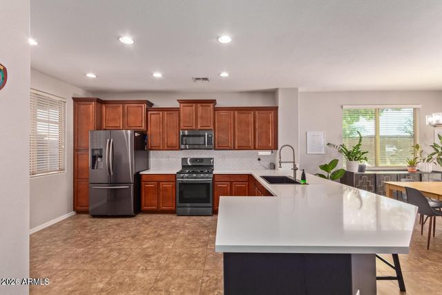 119 W LEATHERWOOD Avenue, San Tan Valley, AZ 85140