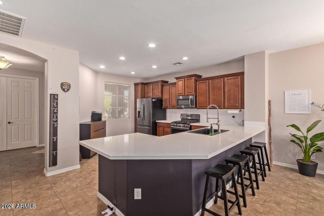 119 W LEATHERWOOD Avenue, San Tan Valley, AZ 85140